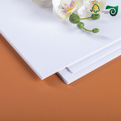 310 gm 330 gm Glanz schwarzer Kern C2S beschichtetes Papier FSC zum Spielen von Cardstock-Pokerkarten