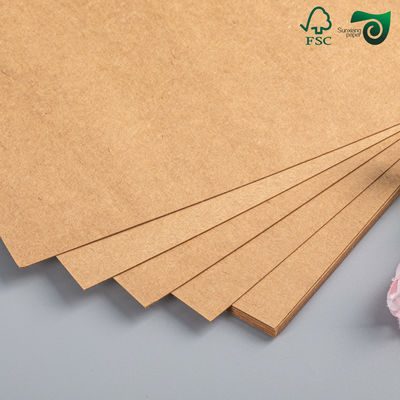Papier do pakowania żywności FSC 250gsm Brązowy Kraft 79cm 109cm Odporny na zginanie do pakowania tacek na żywność