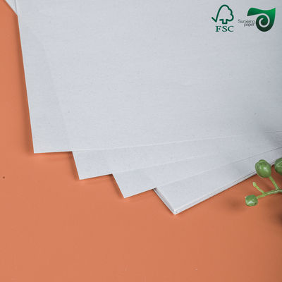 Recyceltes Zeitungspapier Verpackungspapier mit hoher Durchlässigkeit Ultraglatte, flache Oberfläche FSC SGS