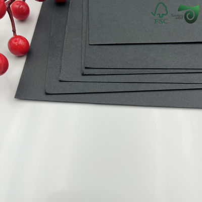 FSC 300gsm 350gsm Uniform Black Paper  70cm 100cm  High Rigidity For Hang Tags