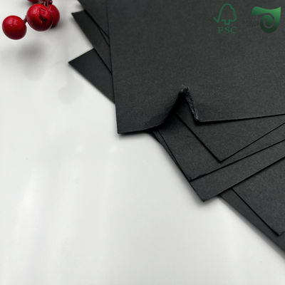FSC 300gsm 350gsm Uniform Black Paper  70cm 100cm  High Rigidity For Hang Tags