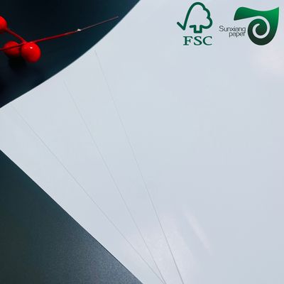 135GSM 200GSM Kunstpapierblätter Glanzbeschichtet A4 A3 Digitales Laserdruck FSC