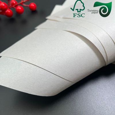 FSC 820mm Width Lightweight Uncoated Newsprint Paper Rolls 45g 48.8g