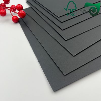 FSC 300gsm 350gsm Uniform Black Paper  70cm 100cm  High Rigidity For Hang Tags