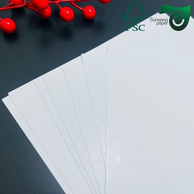 FSC Certified 220gsm 270gsm C1S Gloss White Paperboard Ideal For Postcards Packaging