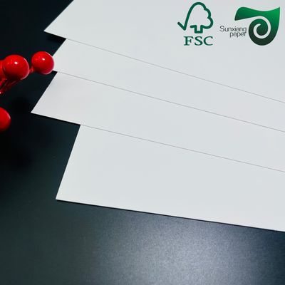FSC Certified 220gsm 270gsm C1S Gloss White Paperboard Ideal For Postcards Packaging