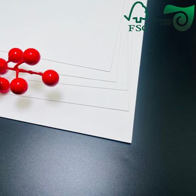 FSC 300gsm 15gsm Glossy PE Coated White Paperboard Food Grade For Frozen Product Packaging