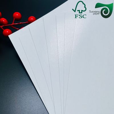 FSC 290gsm 300gsm Black Core White Cardboard Ideal For Trading Cards Production