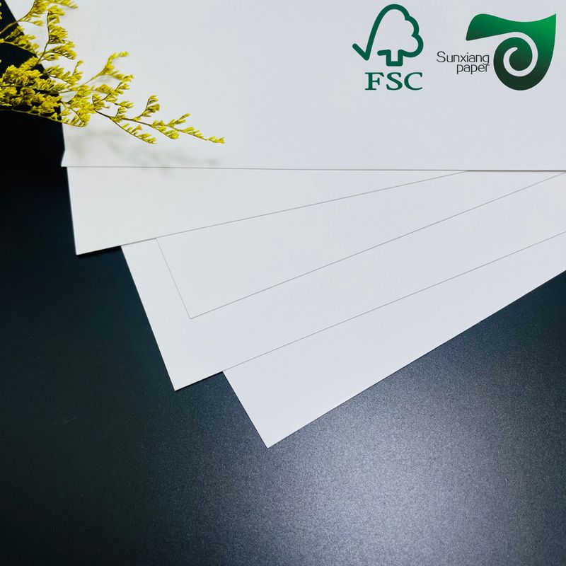 FSC 215gsm 250gsm C1S Premium White Cardboard Sheets For Cigarette Packets 700mm 1000mm