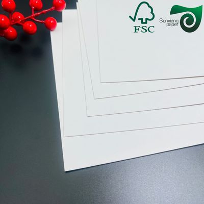FSC-zertifiziertes Kraftpapier 300 gm Lebensmittelqualität Weißes Kraftpapier CKB Ideal für Joghurtverpackungen